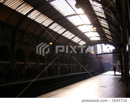 倫敦 - 諾丁山·門站早晨 1695728