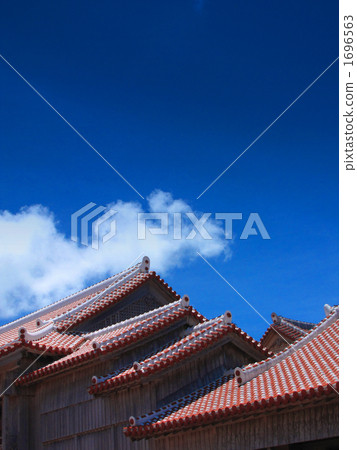 南神社的紅色瓦片 1696563
