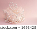 Ring pillow pink background left 1698428