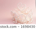 Ring pillow pink background right 1698430