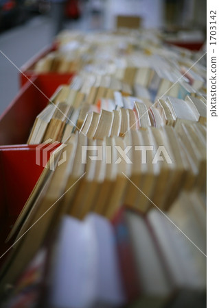 Storefront of secondhand bookstores 1703142