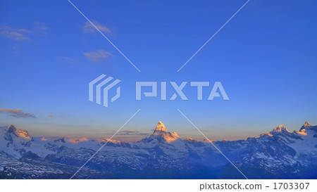 Matterhorn at sunrise 1703307