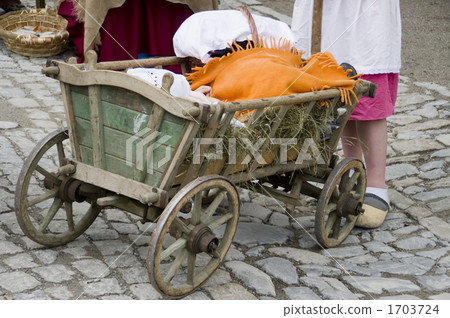 Baby carriage 2 1703724