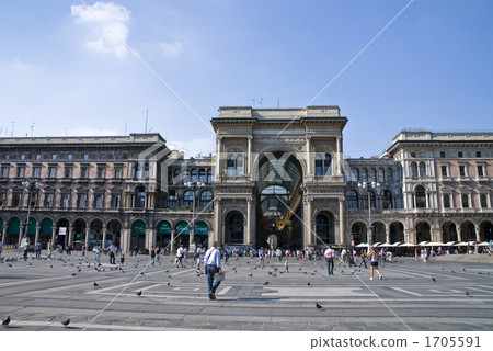 Milan V. Galleria of Emmanuele II and Duomo square Milan V. Galleria of Emmanuele II and Duomo square 1705591