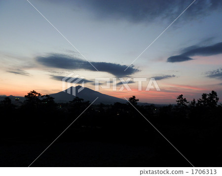 iwaki mountain, hirosaki, sunset 1706313