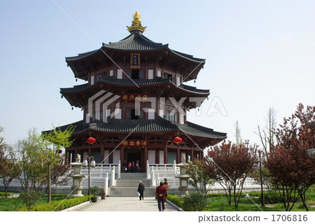 著名寺廟“Kanzanji”鐘樓在江南，中國 1706816