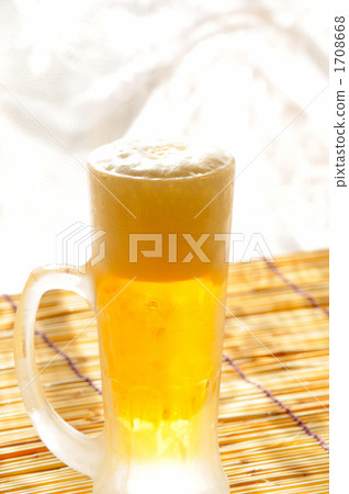 Summer sunshine and draft beer 1708668