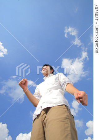 有藍天后面的年輕人 有藍天后面的年輕人 1709207