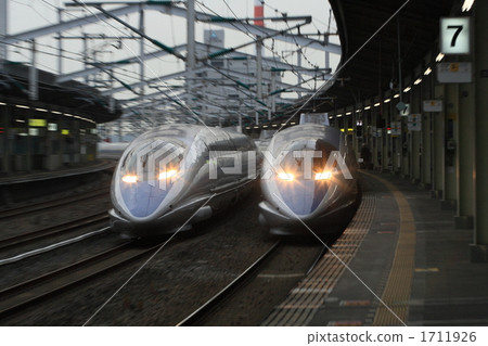500系列新幹線超車照片 1711926