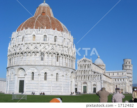 面向Piazza del Duomo廣場的比薩斜塔 1712482
