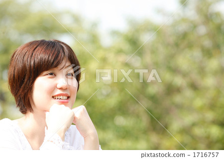 一個女人舒服地放鬆 一個女人舒服地放鬆 1716757