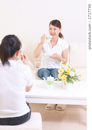 Housewife making tea 1717730