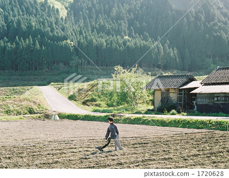 a mountain village, farm, agricultural village 1720628