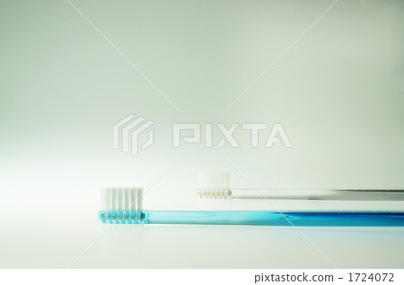 Toothbrush 1724072