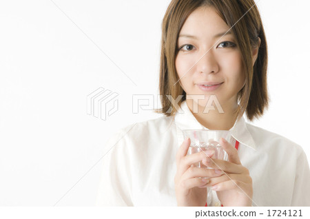 喝水的女員工 1724121