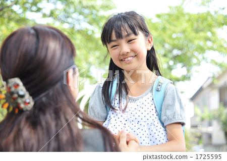 女兒 小學學生 小學生 1725595