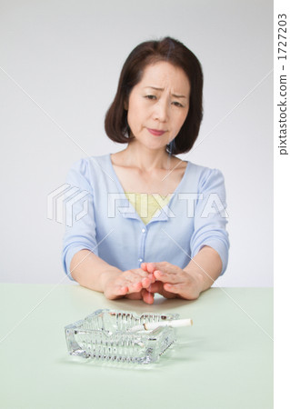 mrs., senior, female 1727203