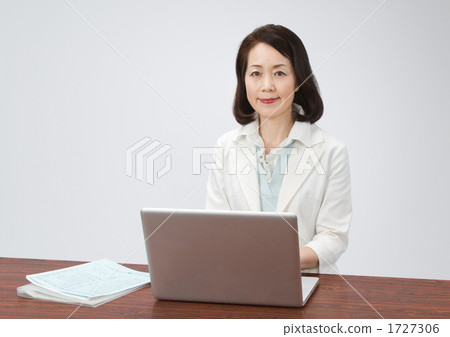mrs., business, female 1727306