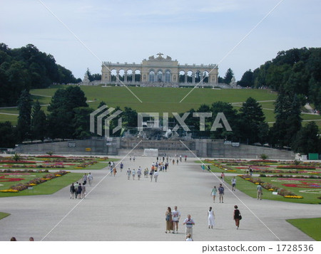 Vienna · Schönburg palace gardens and Gloriette 1728536