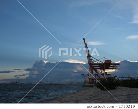 Container berth of Kobe Port 1730219