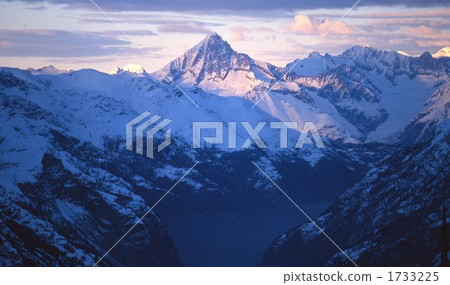 Snow mountain 1733225