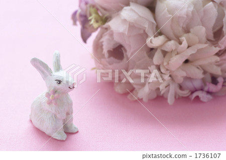 Rabbit figurine 1736107