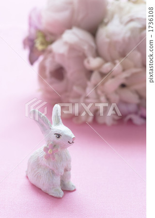 Rabbit figurine 1736108