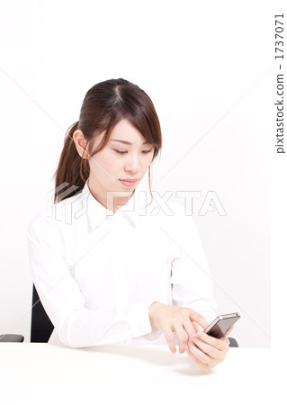 A woman operating a smartphone 1737071