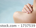 Women's shoulders on hot springs 1737539