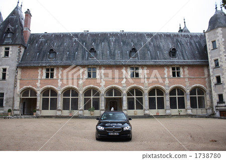 Chateau & luxury car Chateau & luxury car 1738780