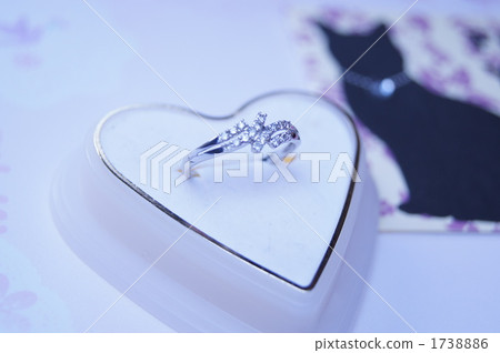 Ring and cat Ring and cat 1738886