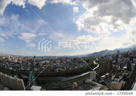Early autumn sky 1740084