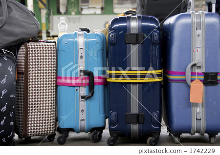 Travel image suitcases lined up 1742229