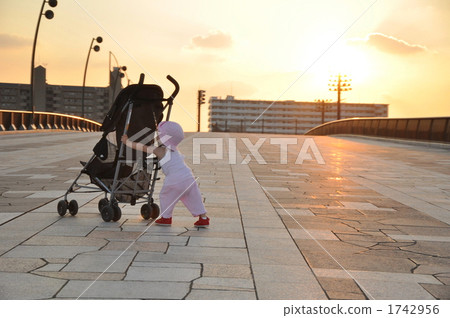 A daughter and a sunset glow 1742956