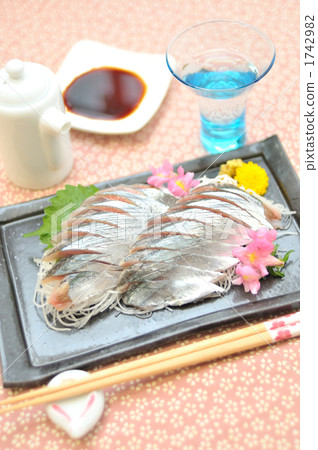 秋味秋刀魚生魚片。 秋味秋刀魚生魚片。 1742982