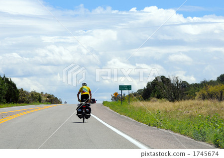 Route 66 bicycle alone travel 1745674