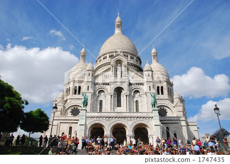 The Sacré Coeur temple built on the hill of Montmartre in Paris 1747435