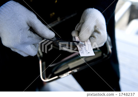 Put the scissors in the Kip Put the scissors in the Kip 1748237