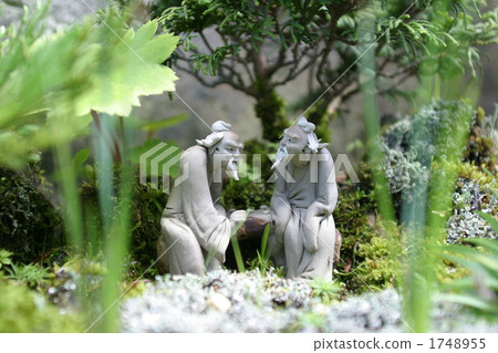 An old man who plays go 1748955