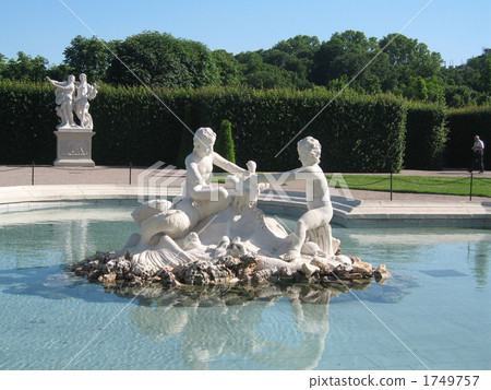 Vienna, palace Belvedere Palace in the garden 1749757