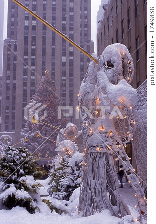 Snow scene of New York Rockefeller Center 1749838