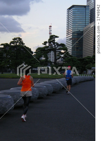 Running the Imperial Palace ~ 1 1749842