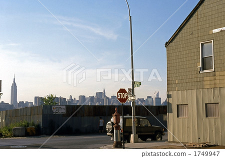 View of Manhattan over Brooklyn 1749947