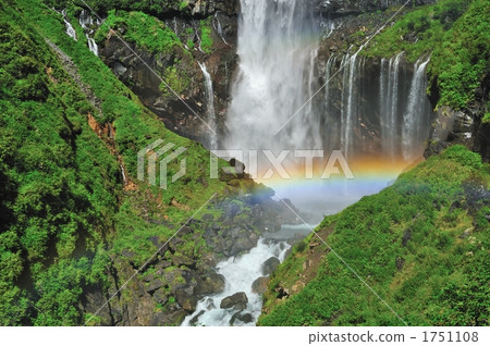 華嚴瀑布和彩虹 華嚴瀑布和彩虹 1751108