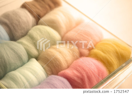 Wool and plate dish Wool and plate dish 1752547