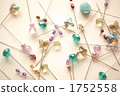 A lot of decorative waiting needles 1752558