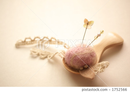 Pink pincushion 1752566