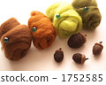 Wool acorns and wool 1752585