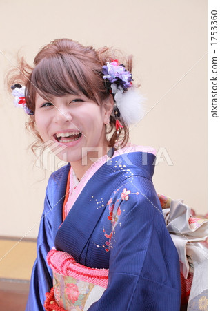 A woman in a sleeping sleeve shape A woman in a sleeping sleeve shape 1753360