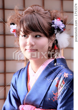 成人儀式日的女人 1753374